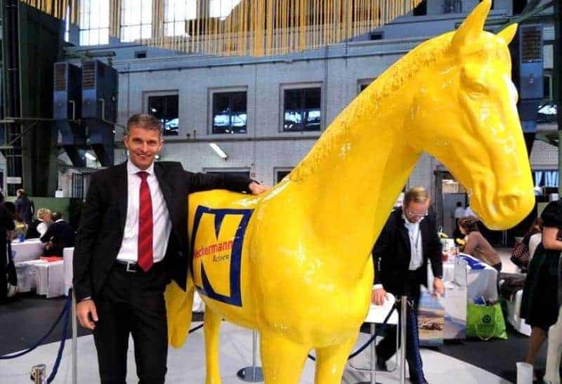 oryg_064490685_1129949550544944_1465385417682452480_o oryg 011500 detailp