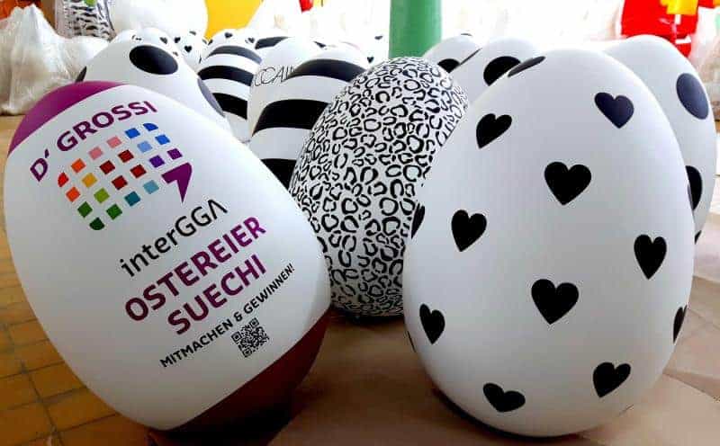 Ostereier 2 Kolorowe, ozdobne jajka wielkanocne, w tym jedno z napisem