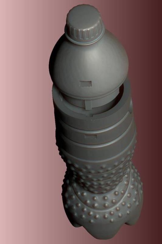 Werbeflaschen FANTA 3 Srebrna, falista butelka z małymi, wypukłymi wypustkami na dolnej części, na jednolitym tle gradientowym.