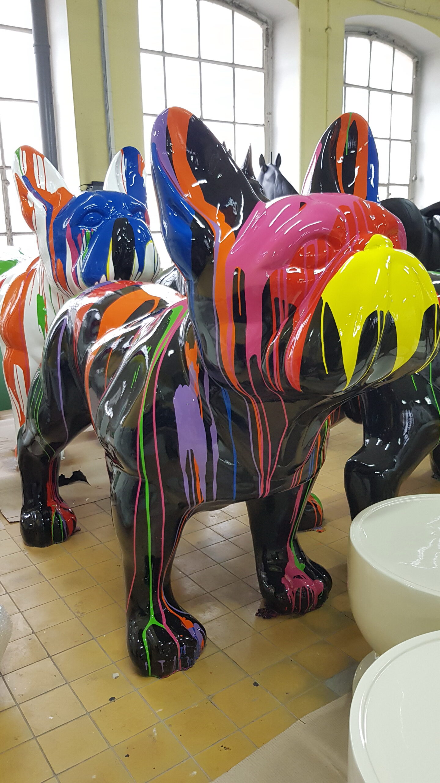 Riesie Bulldogge Welpe Glasfaser -Figuren - Rebellion 4 Duży szczeniak pies bulldog - wersja multikolor