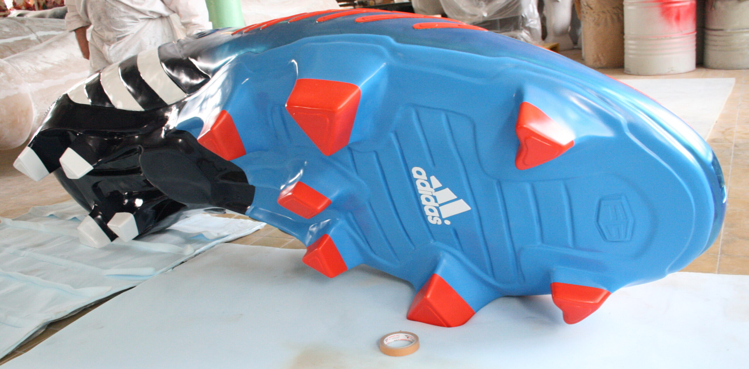 Riesie Adidas WerbeNs Glasfaser Schuh 6 Duża reklama, makieta buta Adidas Predator Lethal zones