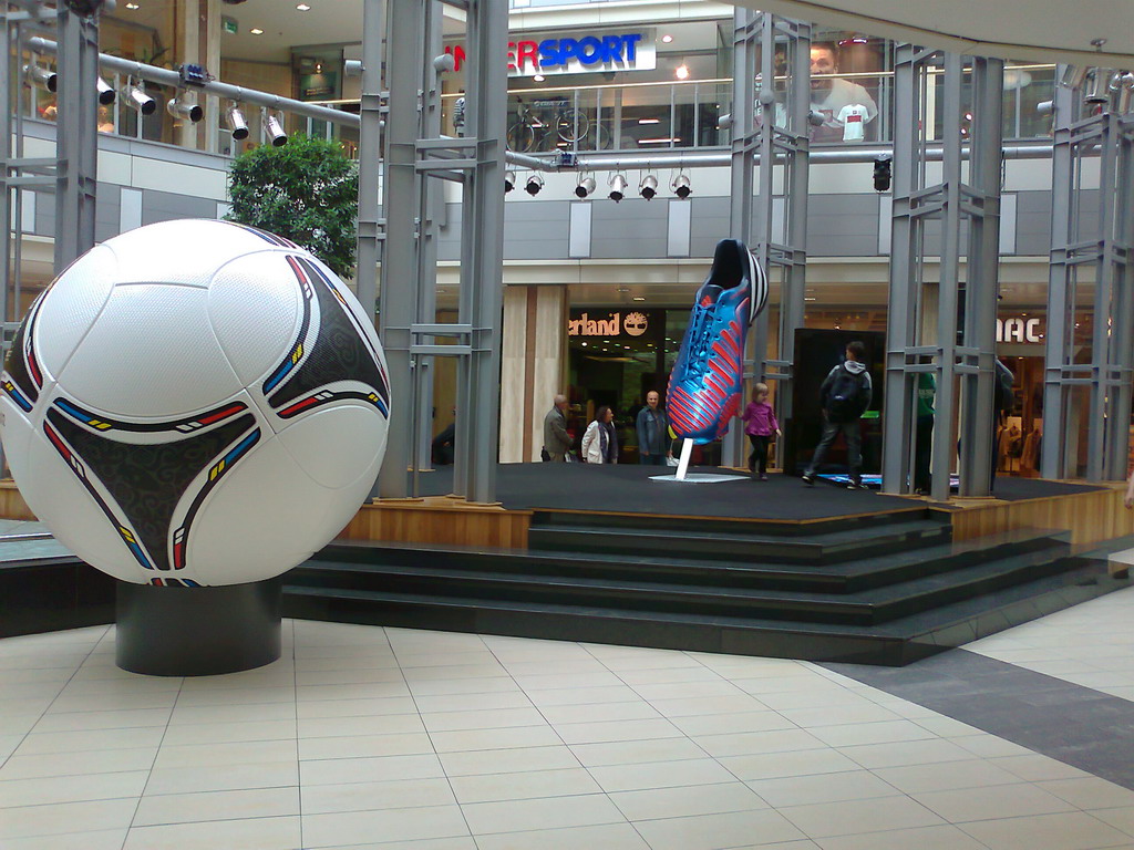 Riesie Adidas WerbeNs Glasfaser Schuh 3 Duża reklama, makieta buta Adidas Predator Lethal zones