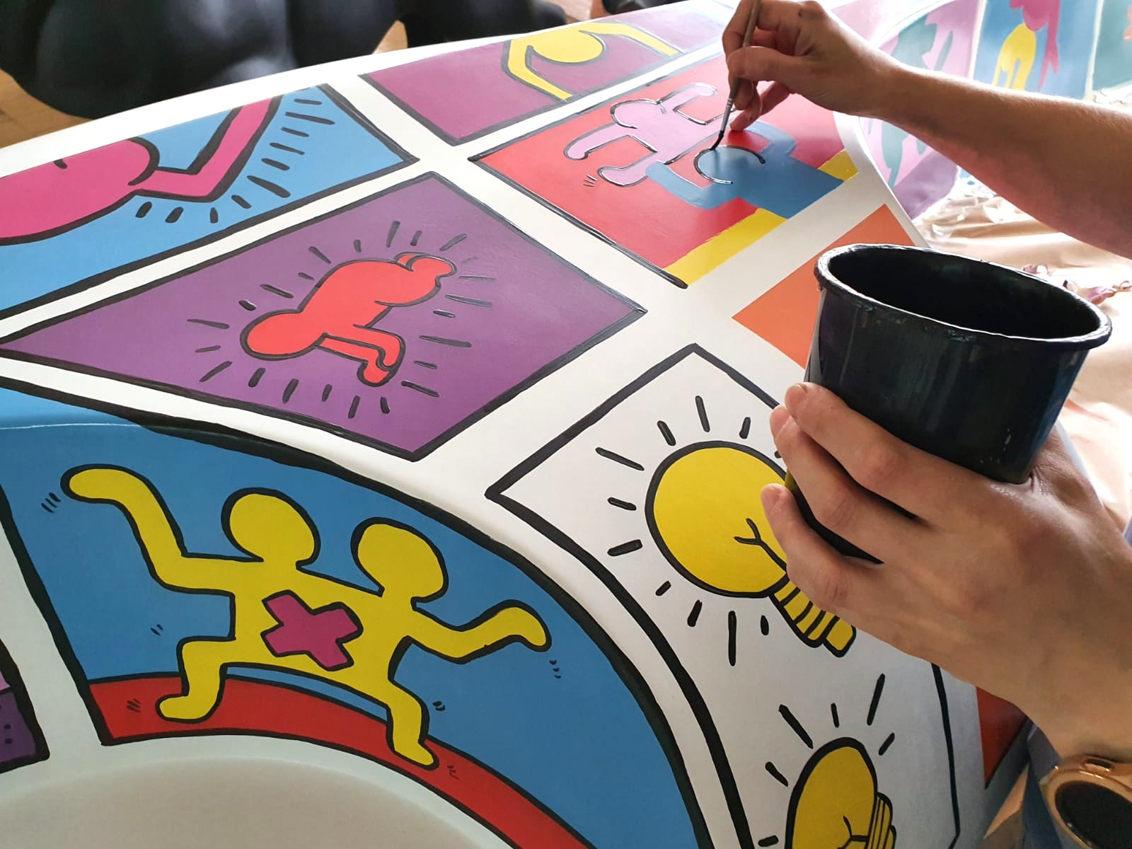 SITZBANK AUS FIBERGLA 2 Dekoracyjna ławka użytkowa do biura lub galerii handlowej