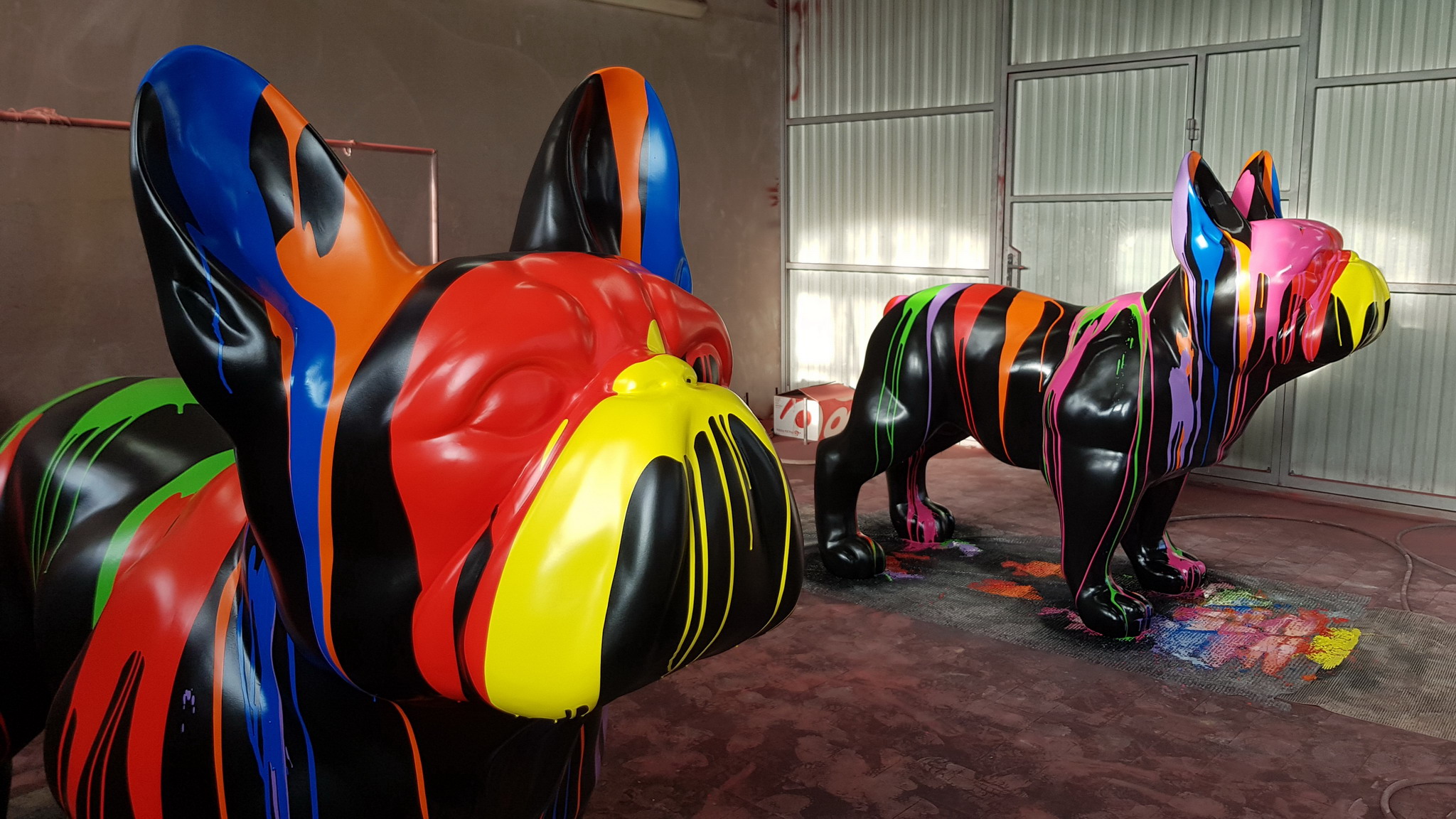 Riesie Bulldogge Welpe Glasfaser -Figuren - Rebellion 5 Duży szczeniak pies bulldog - wersja multikolor