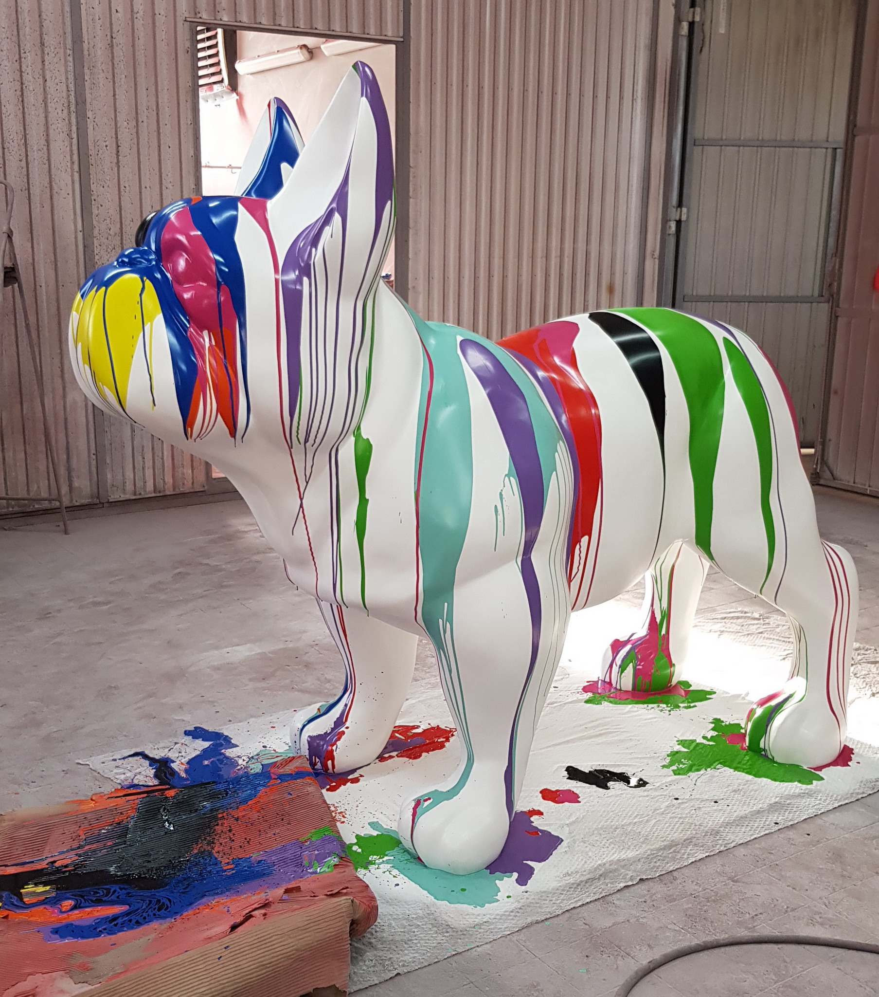 Riesie Bulldogge Welpe Glasfaser -Figuren - Rebellion 1 Duży szczeniak pies bulldog - wersja multikolor