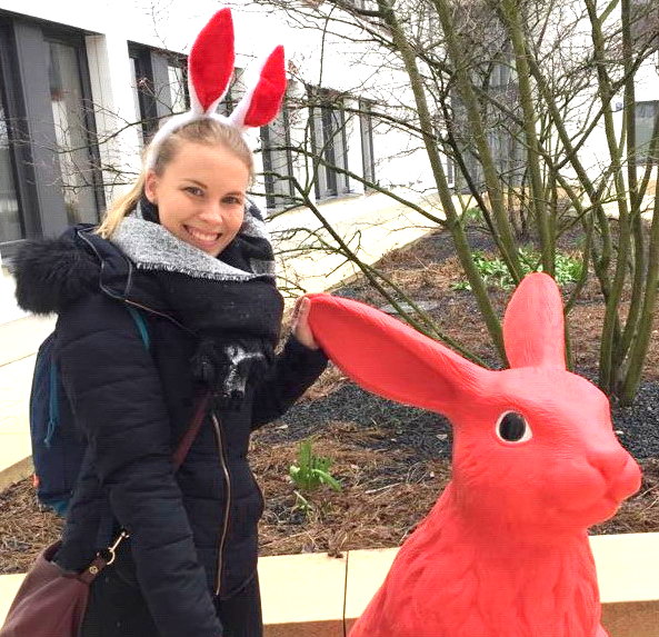 Riesie Osterhase Aus Glasfaserkunstharz - Einfarbig 1 Dekoracyjna figura 3D - duży królik siedzący