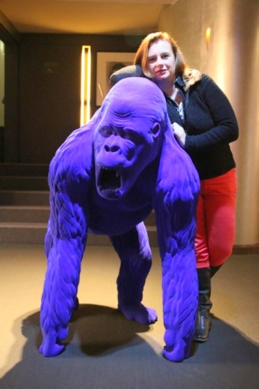 Große 3d vorblockte Glasfaser Gorillafigur 2 Duża figura flokowana goryl 3D