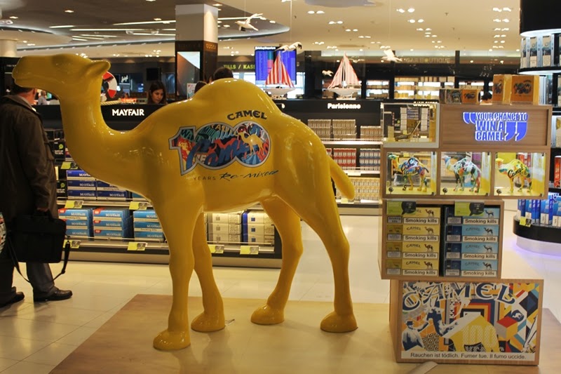 Mobile Kamel-Modell 1 wielbłąd reklamowy w centrum handlowym