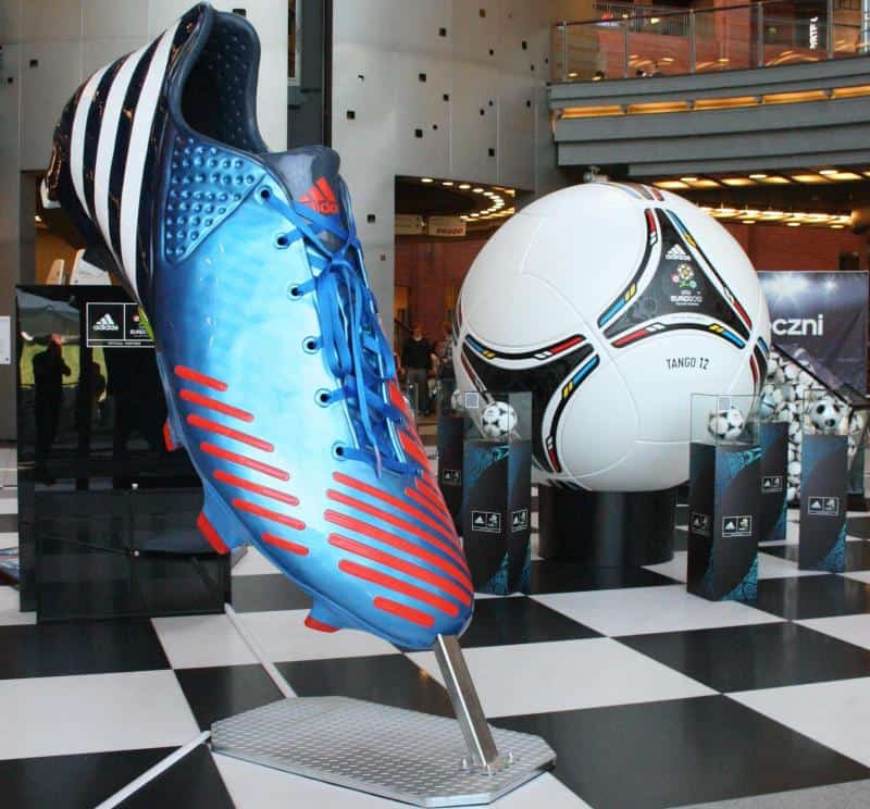 Riesie Adidas WerbeNs Glasfaser Schuh 1 Duża reklama, makieta buta Adidas Predator Lethal zones