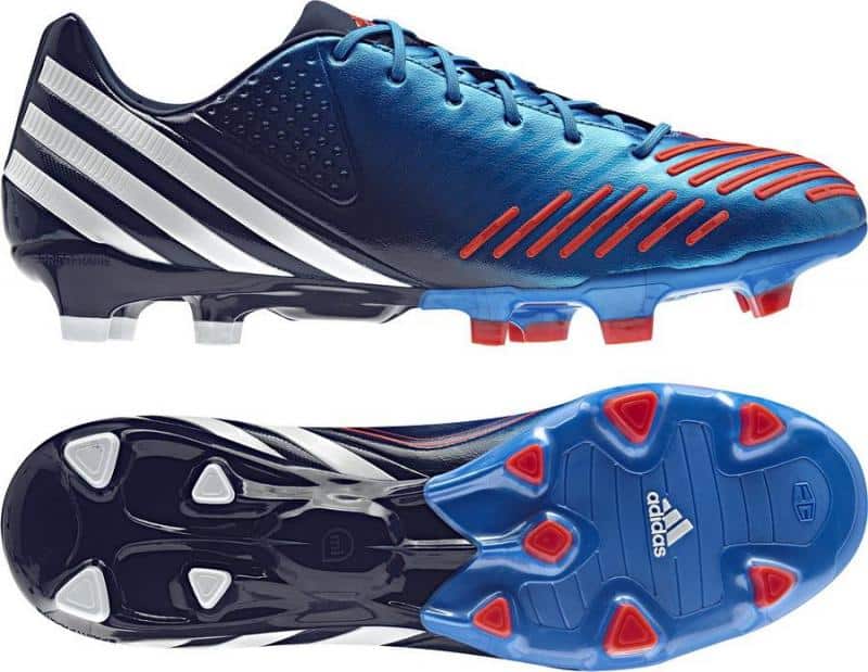 Adidas predator – UEFA Euro 4 Buty piłkarskie Adidas Predator, widok z boku i od spodu, w kolorze niebieskim z czerwonymi i białymi akcentami.