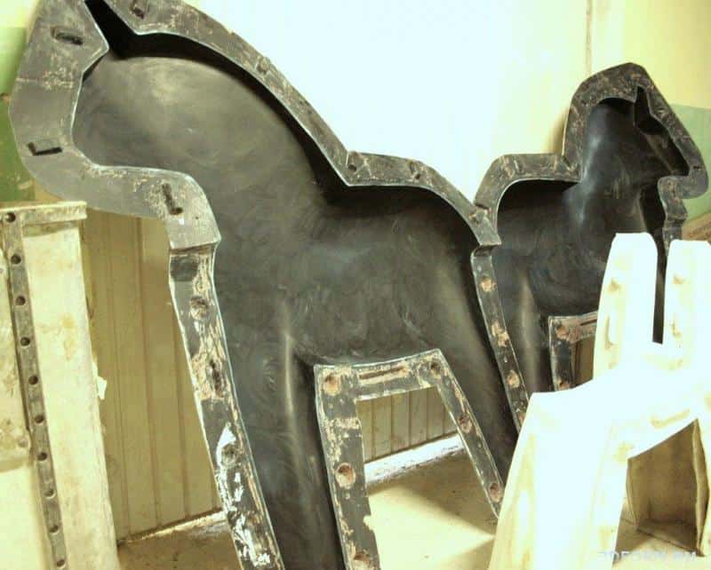 Künstlerisch bemalte Pferde aus Dalarna 4 Forma w kształcie konia.