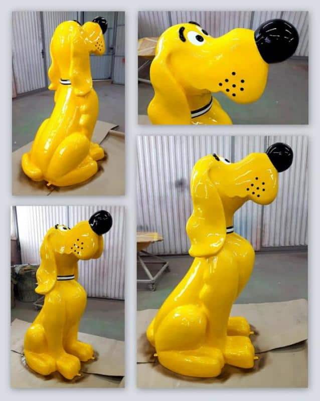 Werbehund FUTTERHAUS 3 Żółta figurka kreskówkowego psa z dużym czarnym nosem i czarnymi kropkami na pysku, w czterech różnych ujęciach.