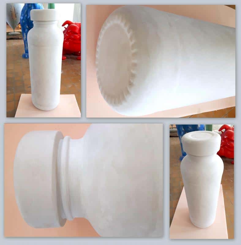 Saftflasche 1 Duża butelka w jasnym kolorze, przedstawiona w czterech różnych perspektywach.