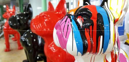 Große Dekofigur Französchen Bulldogge Sitten - Rebellion 3 pies - Figura bulldoga siedzącego SL, wersja multikolor