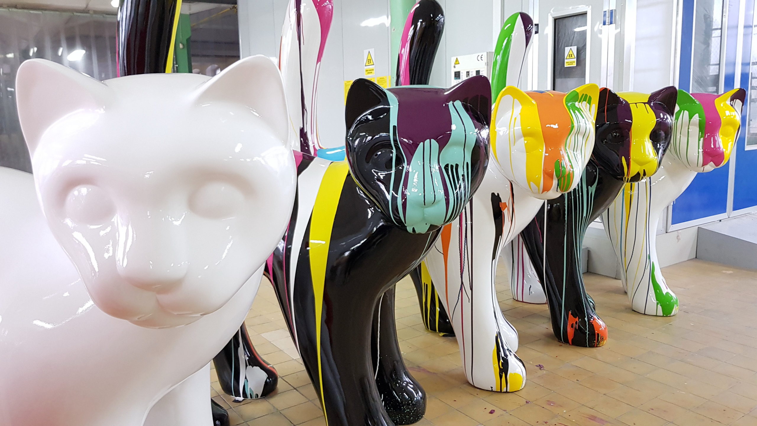 Große, Einfarbige -Figuren der Katze Aus -Glasfaser 6 Figura dekoracyjna duży jednokolorowy kot