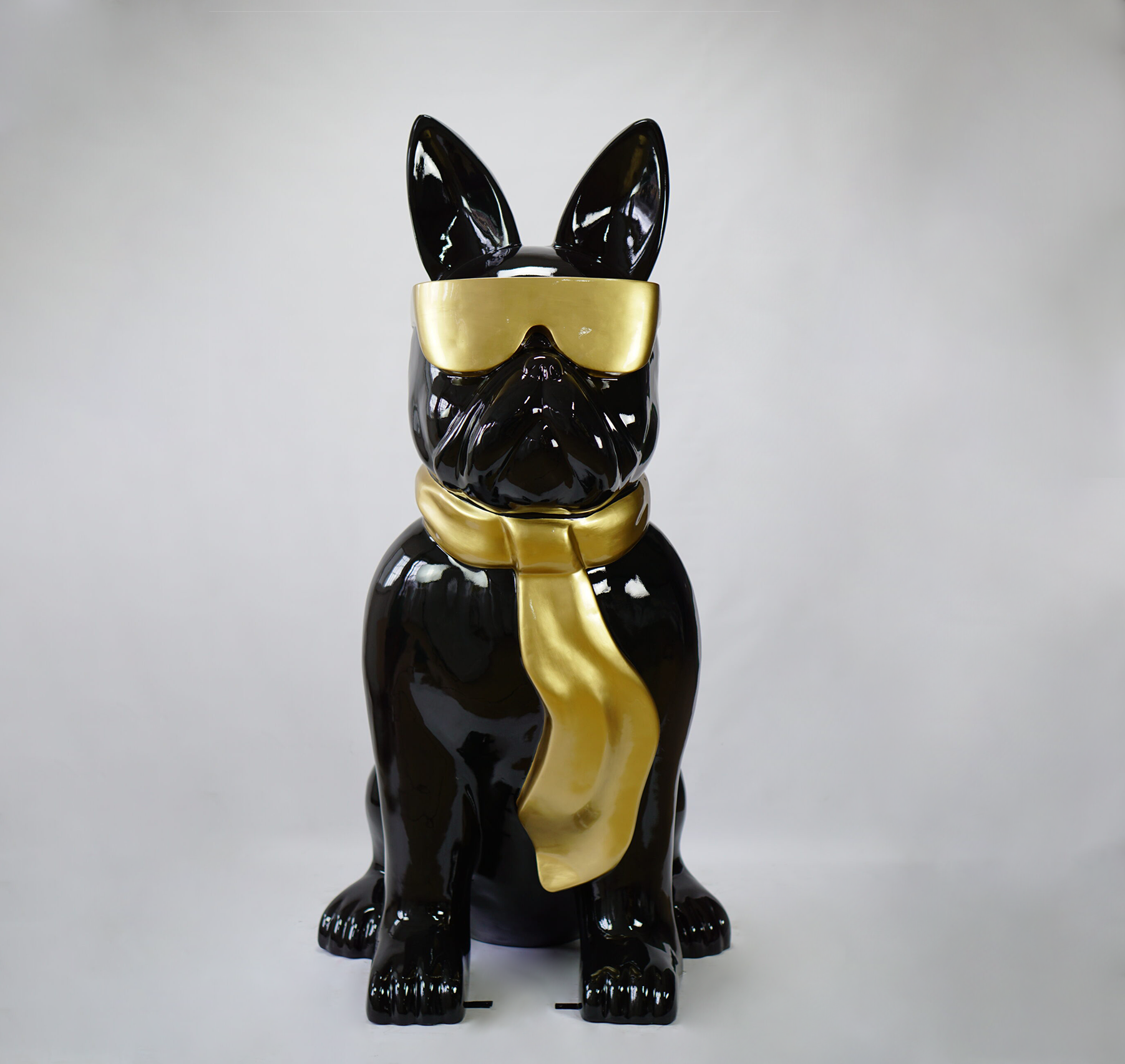 Große Bulldogge Figur mit Krawatte und Brille - Schwarz Gold 2 pies Duża figura bulldoga z krawatem w okularach - czarno złoty