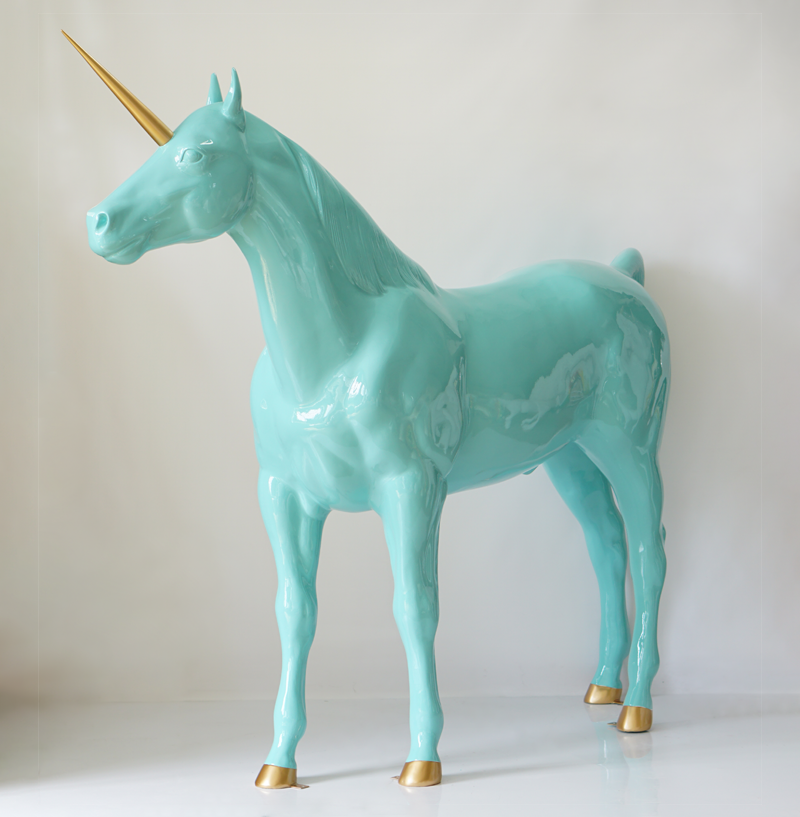 Lebensgroße Einhorn Glasfaser -Figuren 2 Duża, jednokolorowa figura jednorożca.