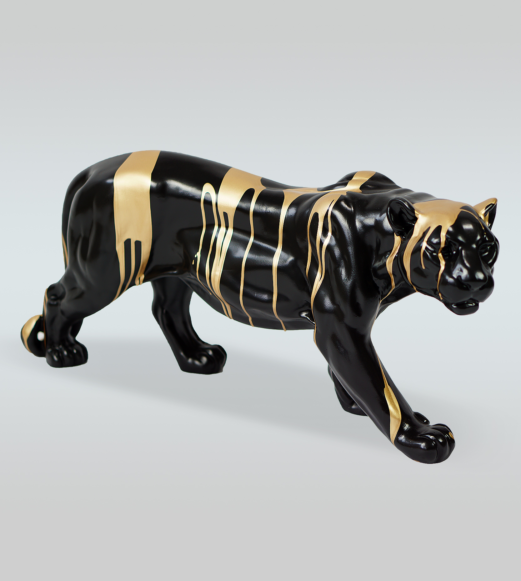 3D Figur Schwarzer Panther in natürlicher Größe - Goldener Müll 1 Figura 3D Czarna Pantera Stylizowana naturalnych wymiarów - złoty trash