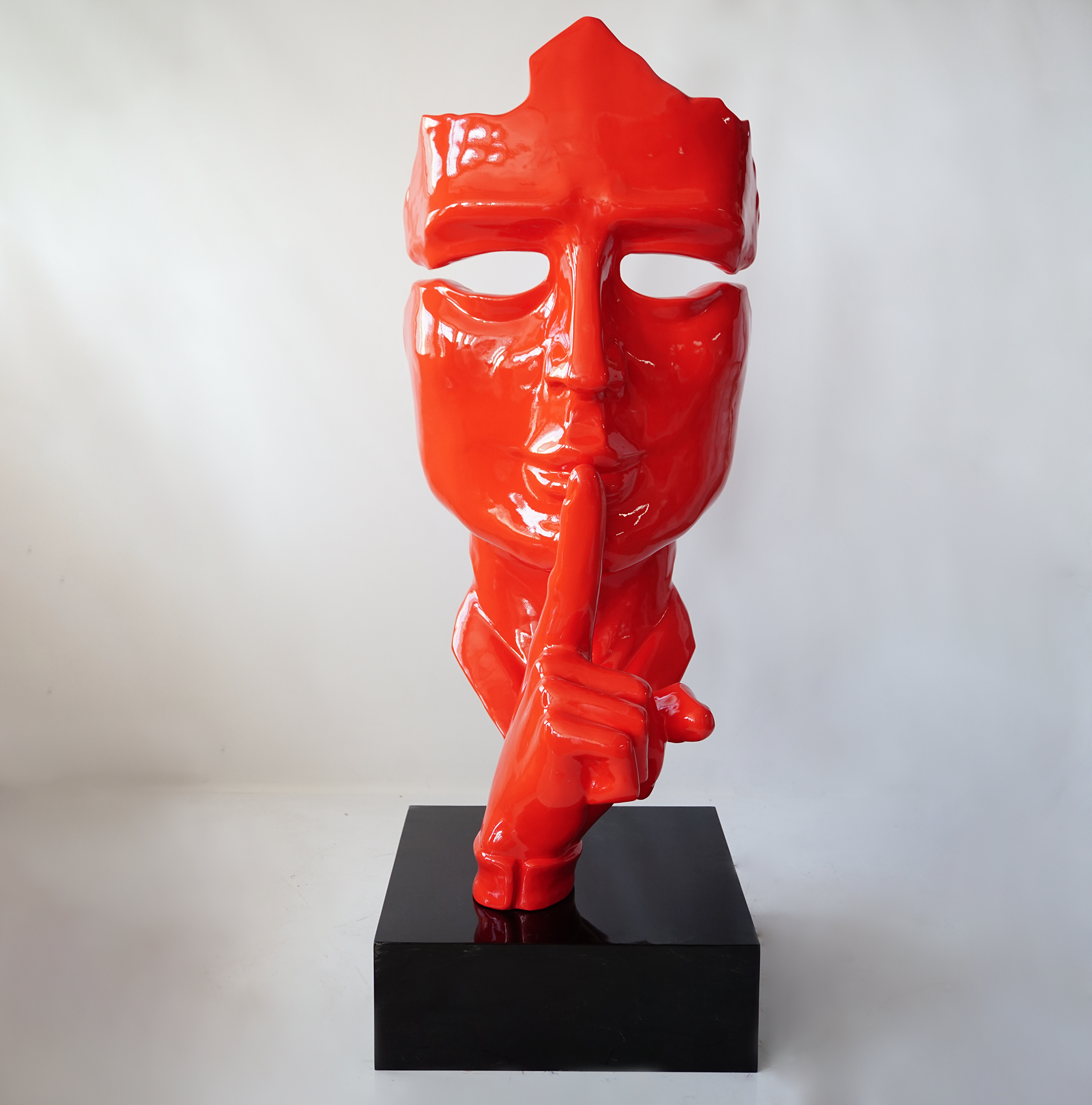 Große Maske auf Standfuß - Rot 1 Duża maska na podstawie - Czerwona