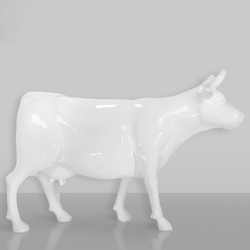 Große einfarbige Kuhfigur 2 Große einfarbige Kuhfigur – Bild 2