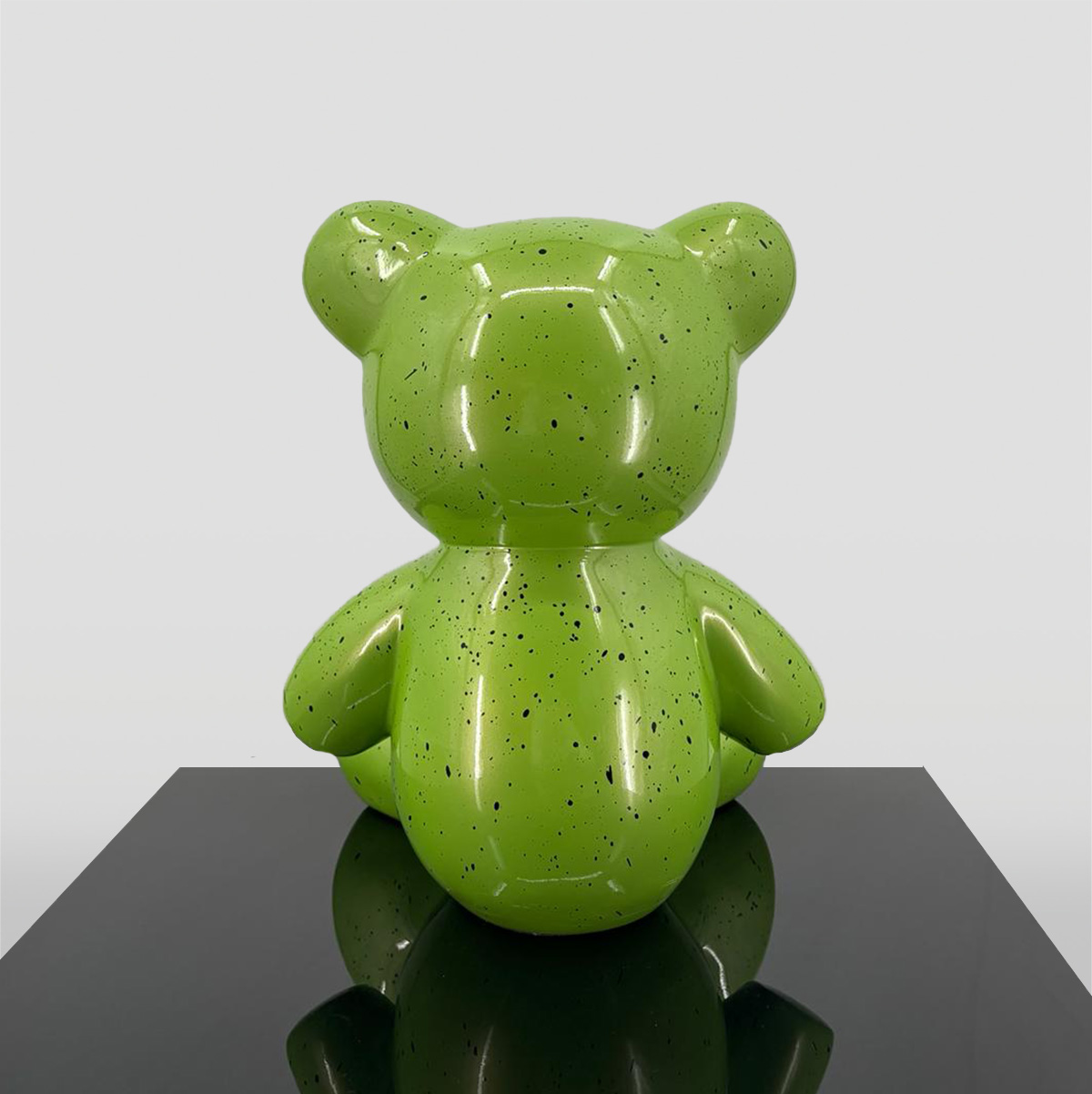 Kleiner sitzender Bär mit Logo 2 mały miś siedzący z logo