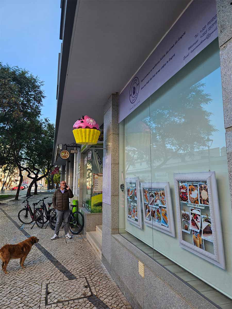 oryg_064490685_1129949550544944_1465385417682452480_o babeczka figura dla cukierni